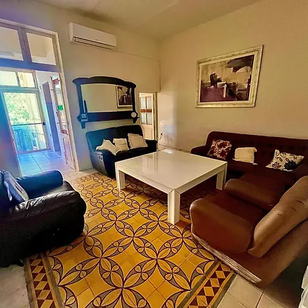 Triple Bedroom In Beautiful Townhouse Homestay *